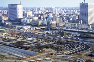 フリーデスクで人と交流が出来ます